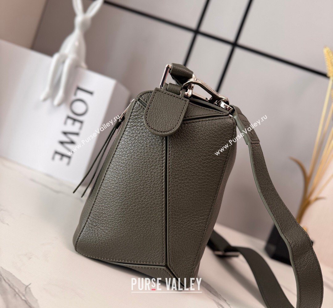 Loewe Large Puzzle Edge bag in soft grained calfskin Dark Olive 2026 052446 (Ys-260407083)