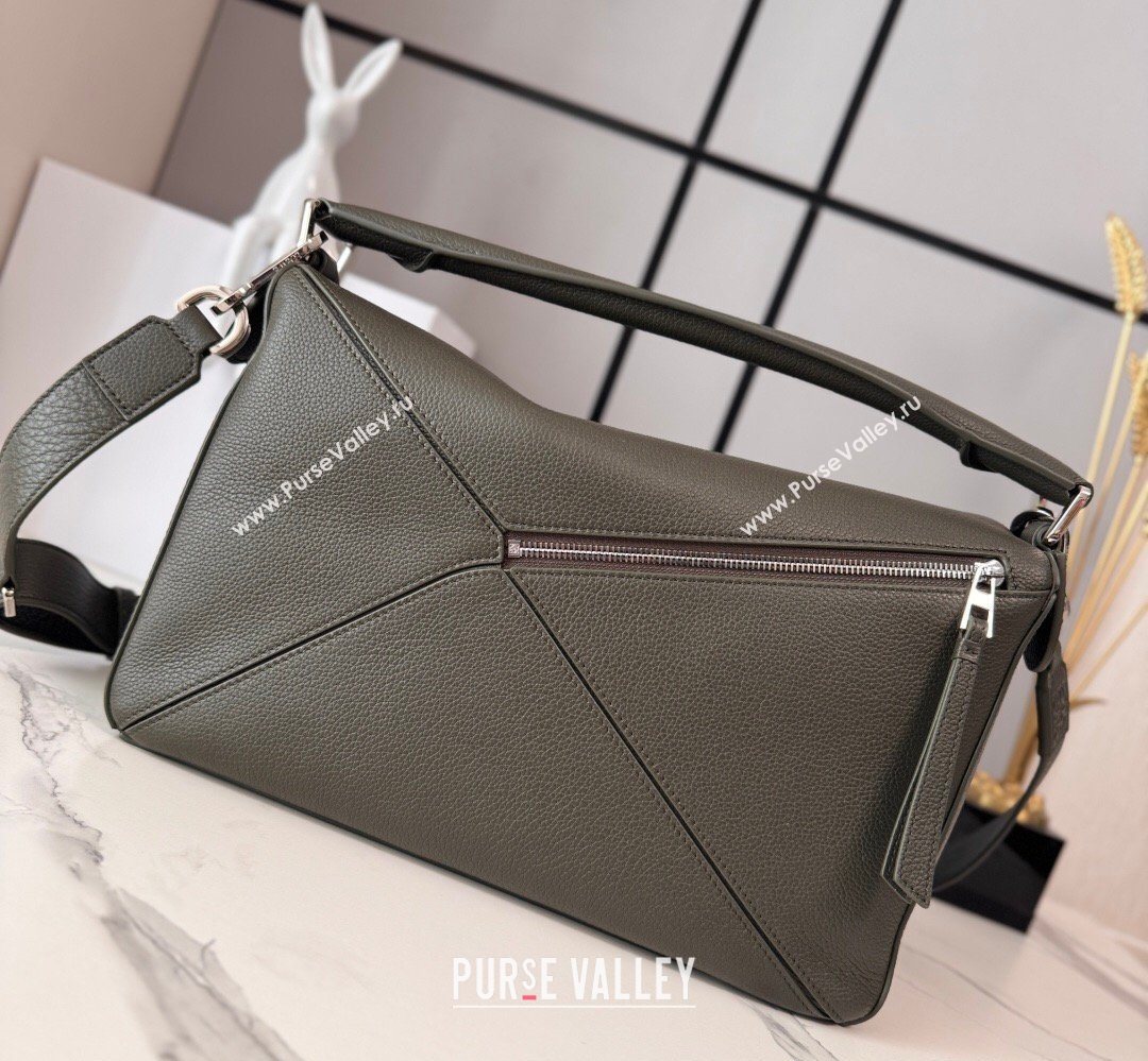 Loewe Large Puzzle Edge bag in soft grained calfskin Dark Olive 2026 052446 (Ys-260407083)