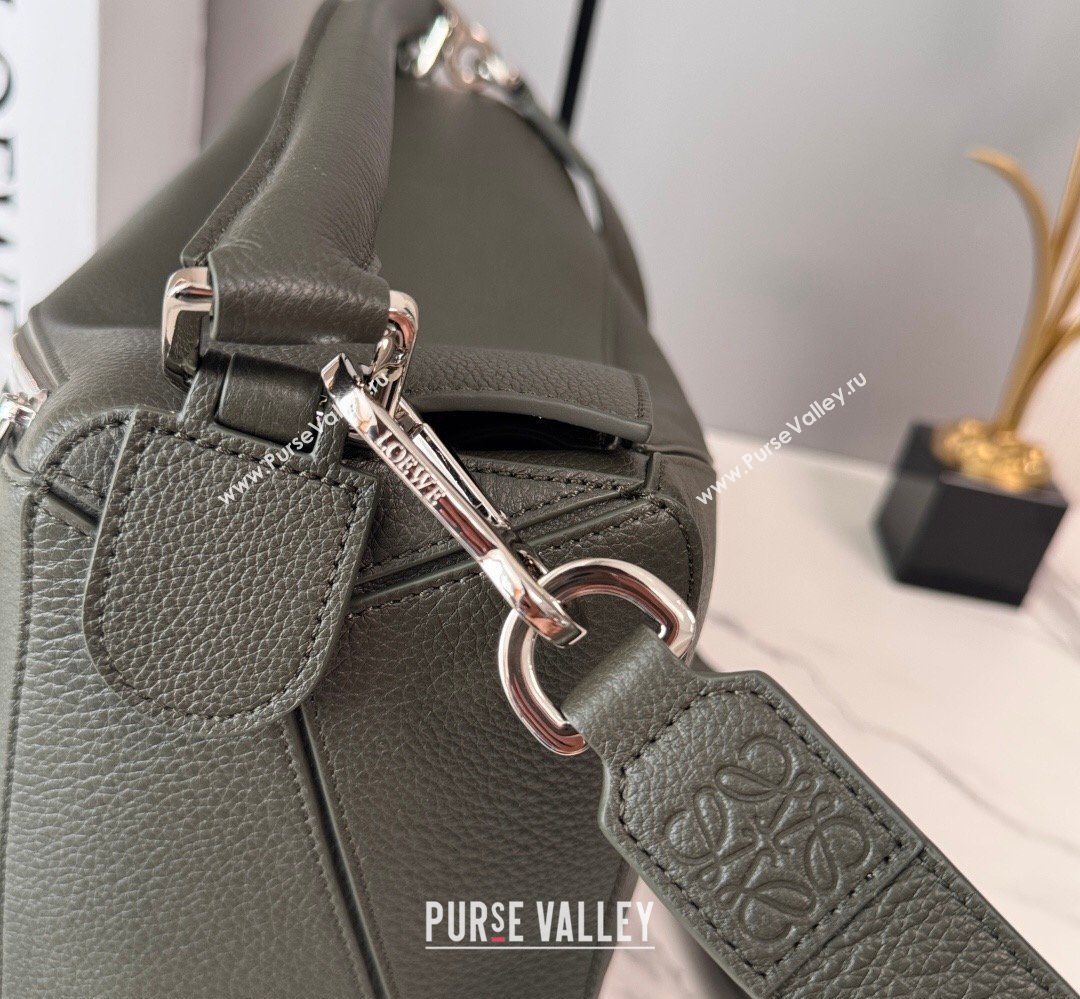 Loewe Large Puzzle Edge bag in soft grained calfskin Dark Olive 2026 052446 (Ys-260407083)