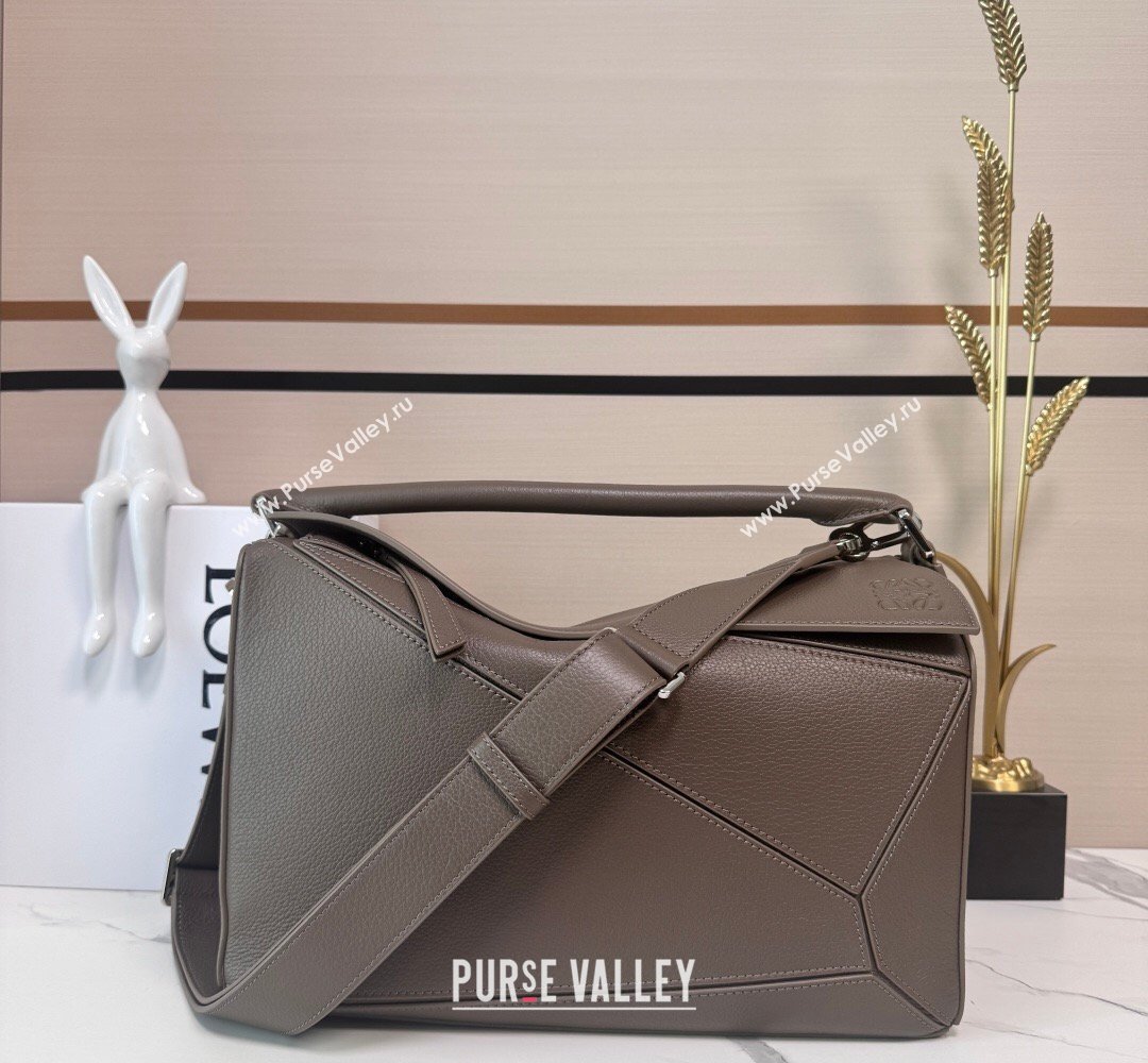Loewe Large Puzzle Edge bag in soft grained calfskin Tundra 2026 052446 (Ys-260407086)