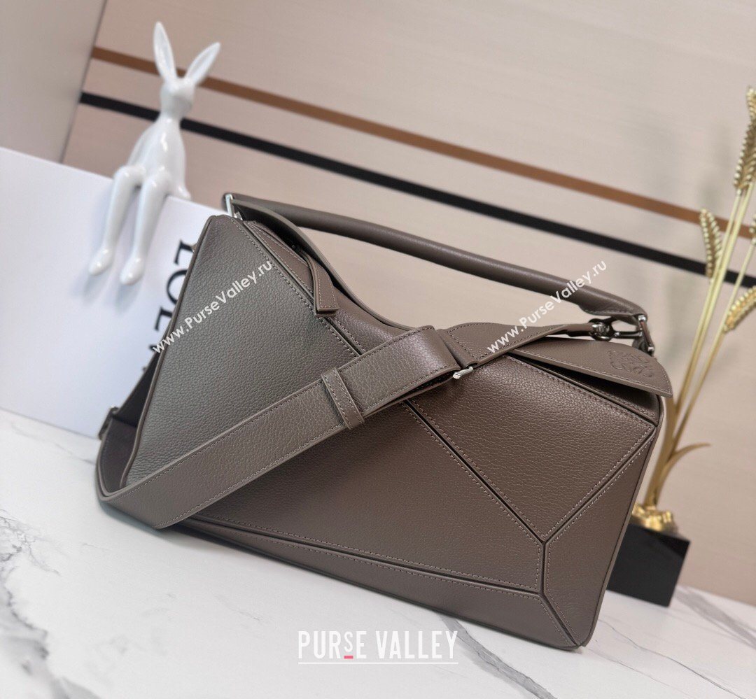 Loewe Large Puzzle Edge bag in soft grained calfskin Tundra 2026 052446 (Ys-260407086)