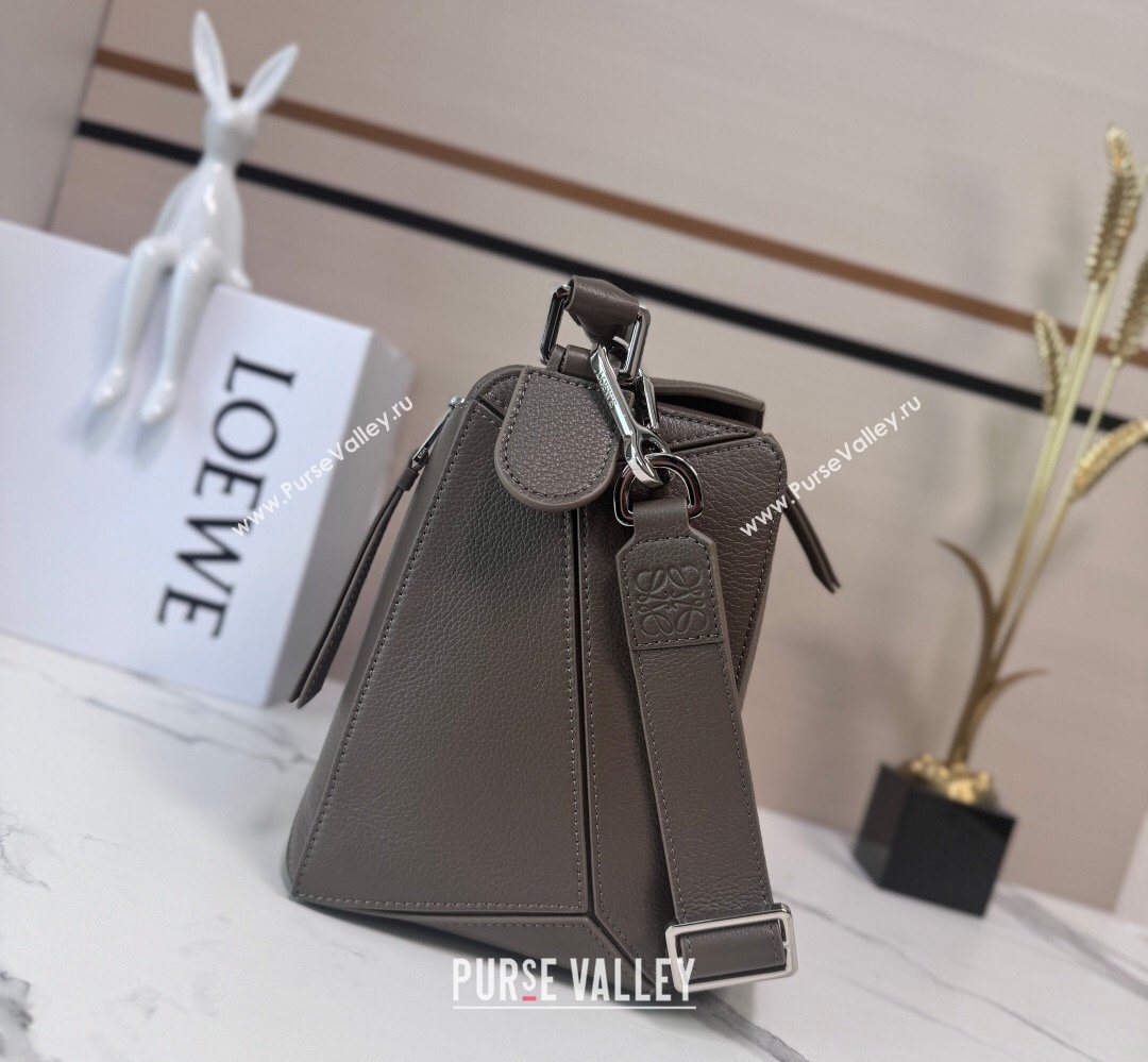 Loewe Large Puzzle Edge bag in soft grained calfskin Tundra 2026 052446 (Ys-260407086)