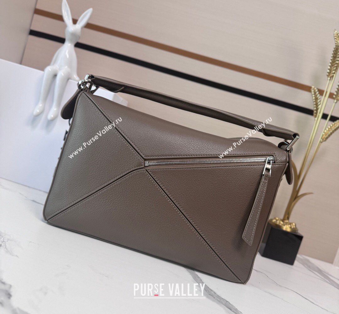 Loewe Large Puzzle Edge bag in soft grained calfskin Tundra 2026 052446 (Ys-260407086)
