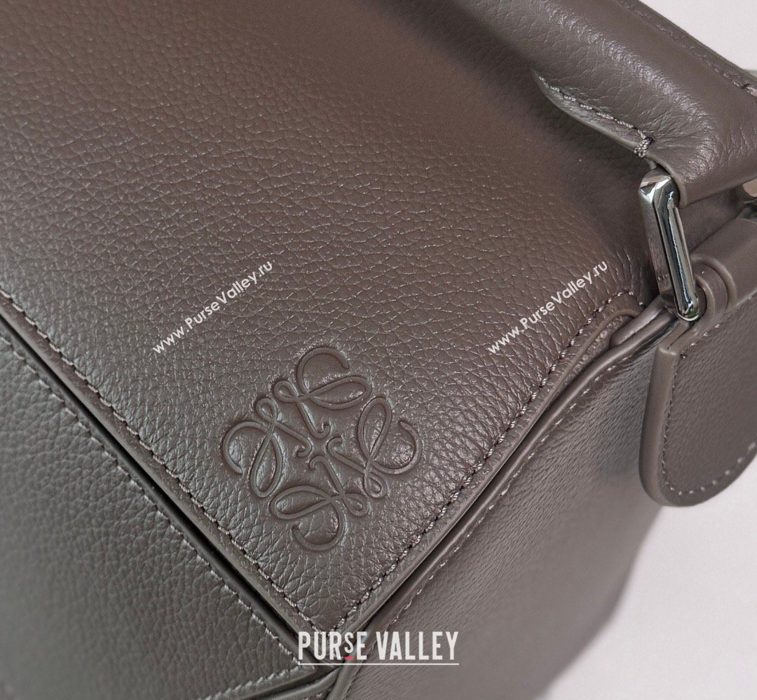 Loewe Large Puzzle Edge bag in soft grained calfskin Tundra 2026 052446 (Ys-260407086)