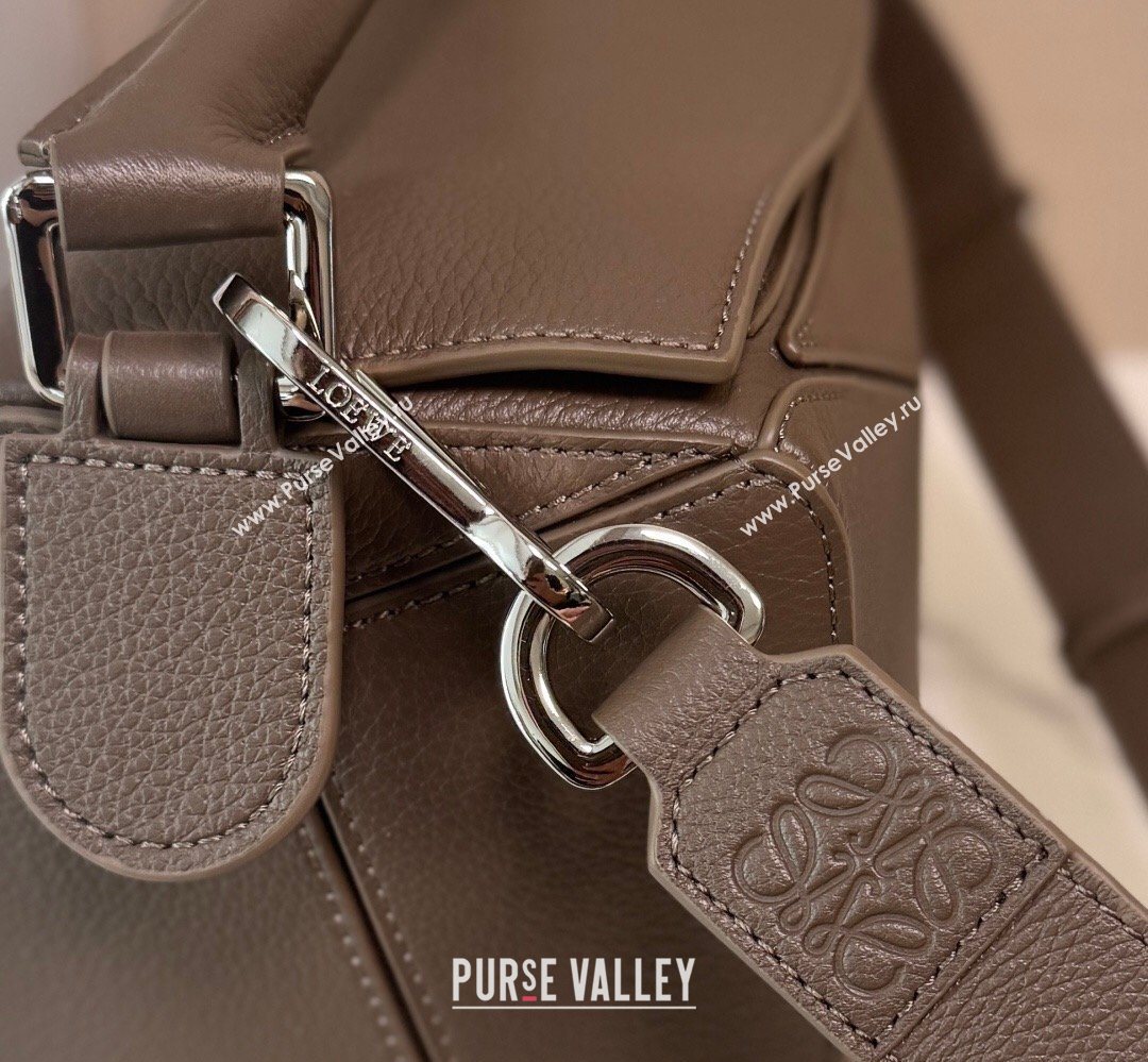 Loewe Large Puzzle Edge bag in soft grained calfskin Tundra 2026 052446 (Ys-260407086)