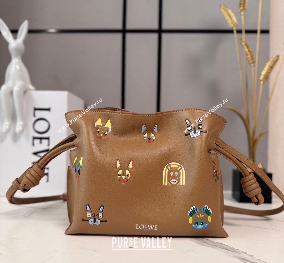 Louis Wain x Loewe Mini Flamenco Clutch in Cat Embroidered Nappa Calfskin Leather Mocha 2026 (Ys-260407058)