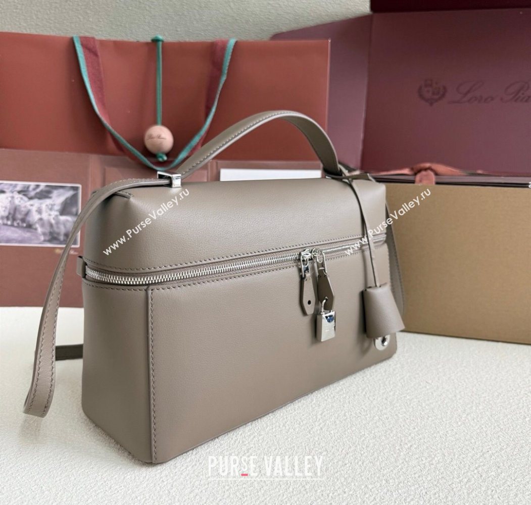 Loro Piana LP Extra Pocket Pouch L27 in Grained Calfskin Warm Grey 2025 (YY-250625074)