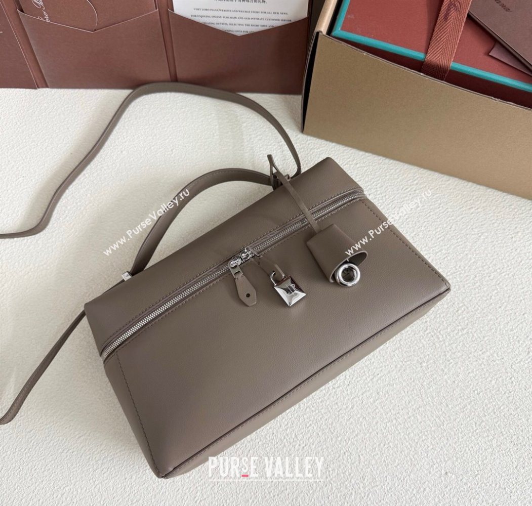 Loro Piana LP Extra Pocket Pouch L27 in Grained Calfskin Warm Grey 2025 (YY-250625074)
