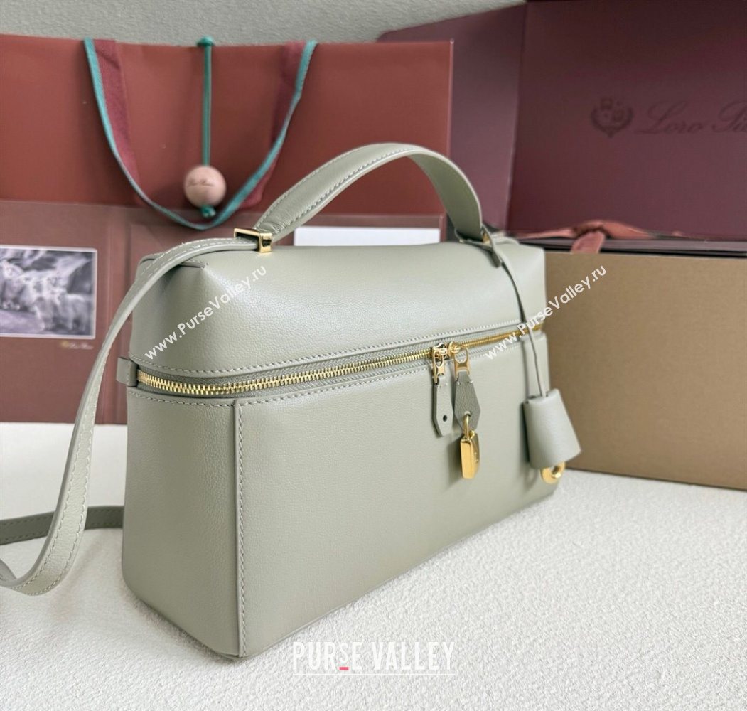 Loro Piana LP Extra Pocket Pouch L27 in Grained Calfskin Dry Artemisia 2025 (YY-250625077)