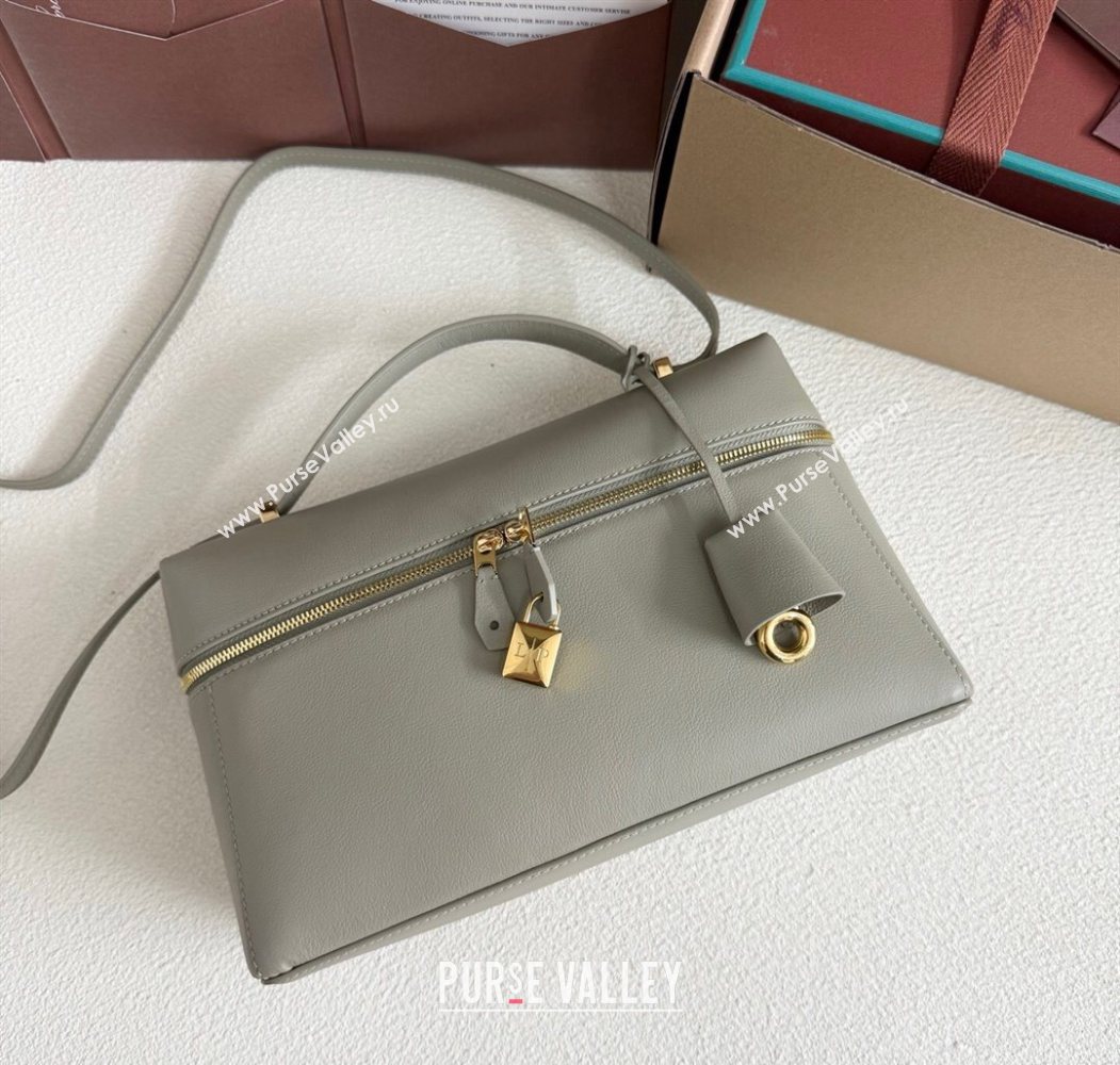 Loro Piana LP Extra Pocket Pouch L27 in Grained Calfskin Dry Artemisia 2025 (YY-250625077)