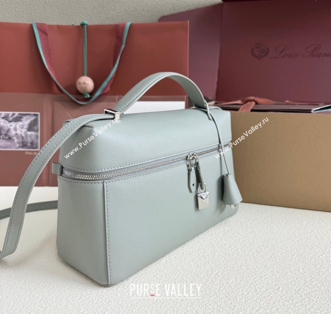 Loro Piana LP Extra Pocket Pouch L27 in Palm-Grained Calfskin Eucalyptus 2025 (YY-250625079)