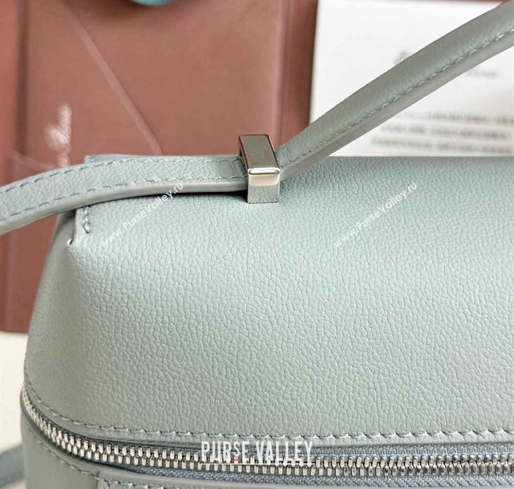 Loro Piana LP Extra Pocket Pouch L27 in Palm-Grained Calfskin Eucalyptus 2025 (YY-250625079)