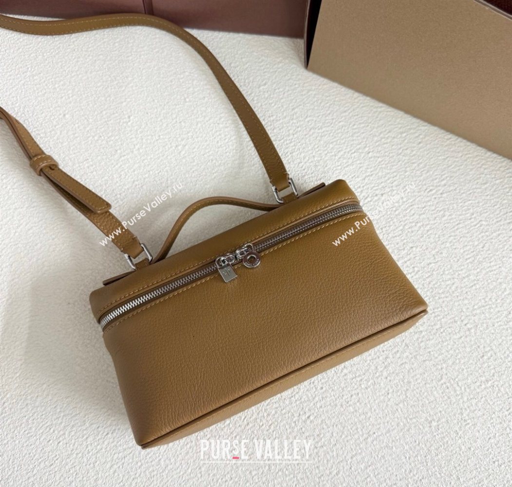 Loro Piana LP Extra Pocket Pouch L19 in Grained Calfskin Jungle Brown 2025 (YY-250625045)