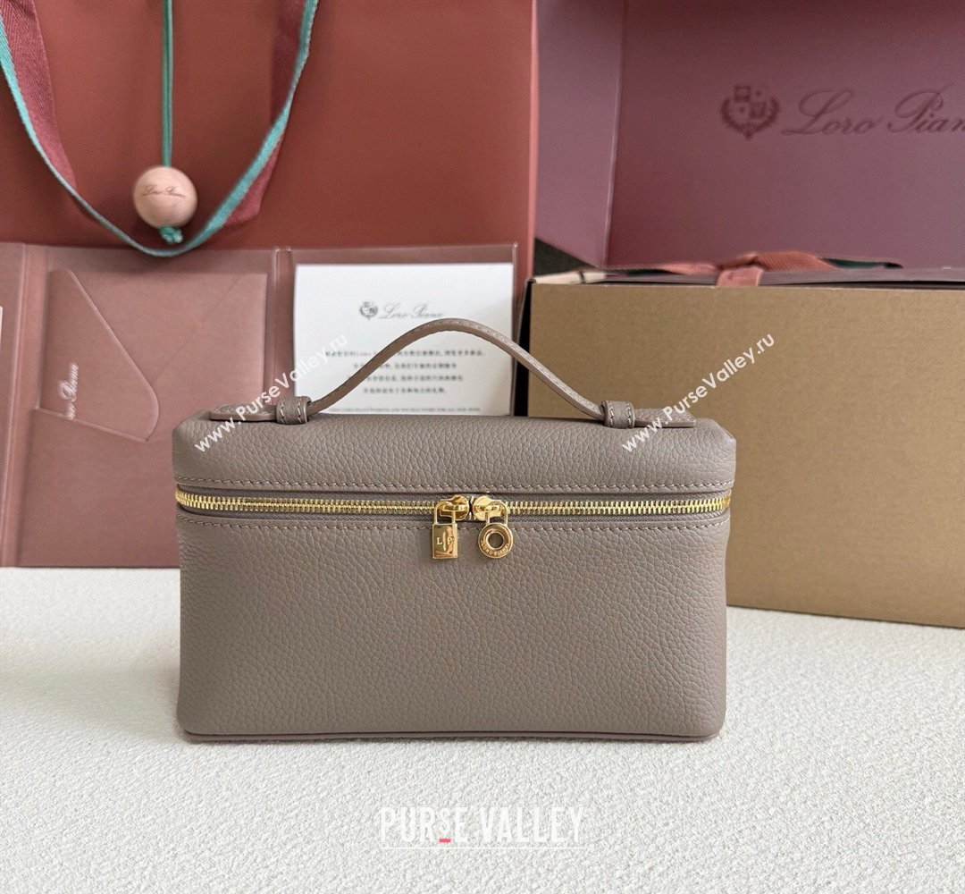 Loro Piana LP Extra Pocket Pouch L19 in Grained Leather Warm Beige 2026 FAI8393 (YY-260408042)