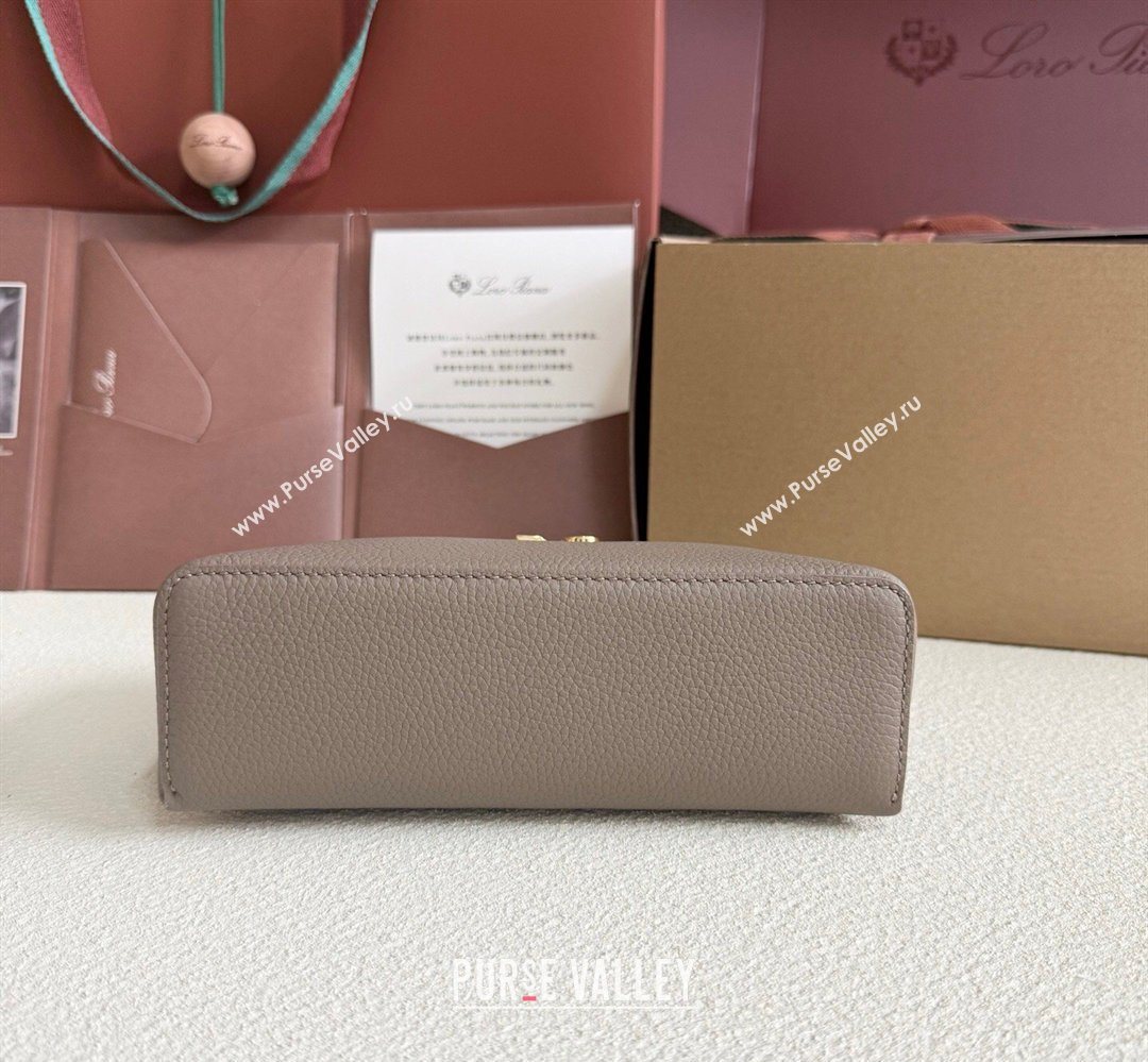 Loro Piana LP Extra Pocket Pouch L19 in Grained Leather Warm Beige 2026 FAI8393 (YY-260408042)