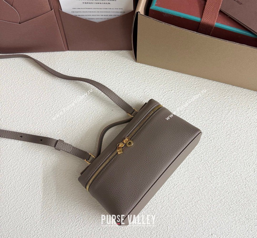 Loro Piana LP Extra Pocket Pouch L19 in Grained Leather Warm Beige 2026 FAI8393 (YY-260408042)