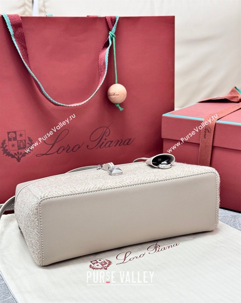 Loro Piana LP Extra Bag L27 in Cashmere and Leather Grey 2026 FAQ2800 (BF-260408045)