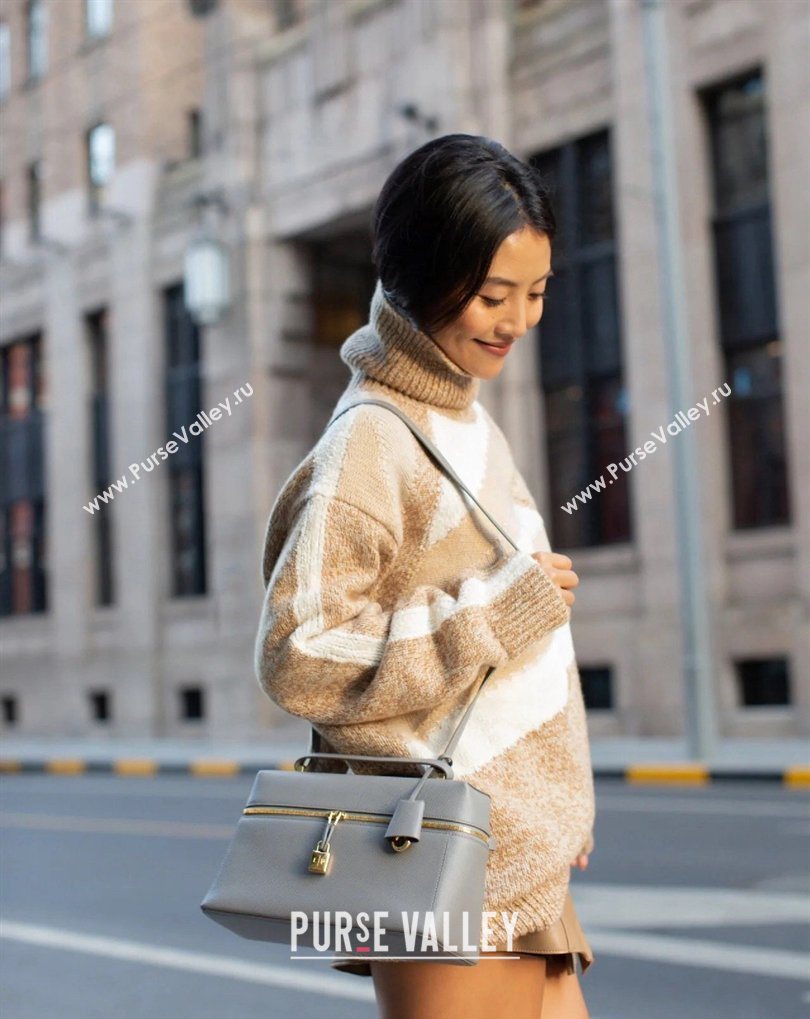 Loro Piana LP Extra Bag L27 in Palm-Grained Leather Pearly Grey 2026 FAO3001 (BF-260408053)