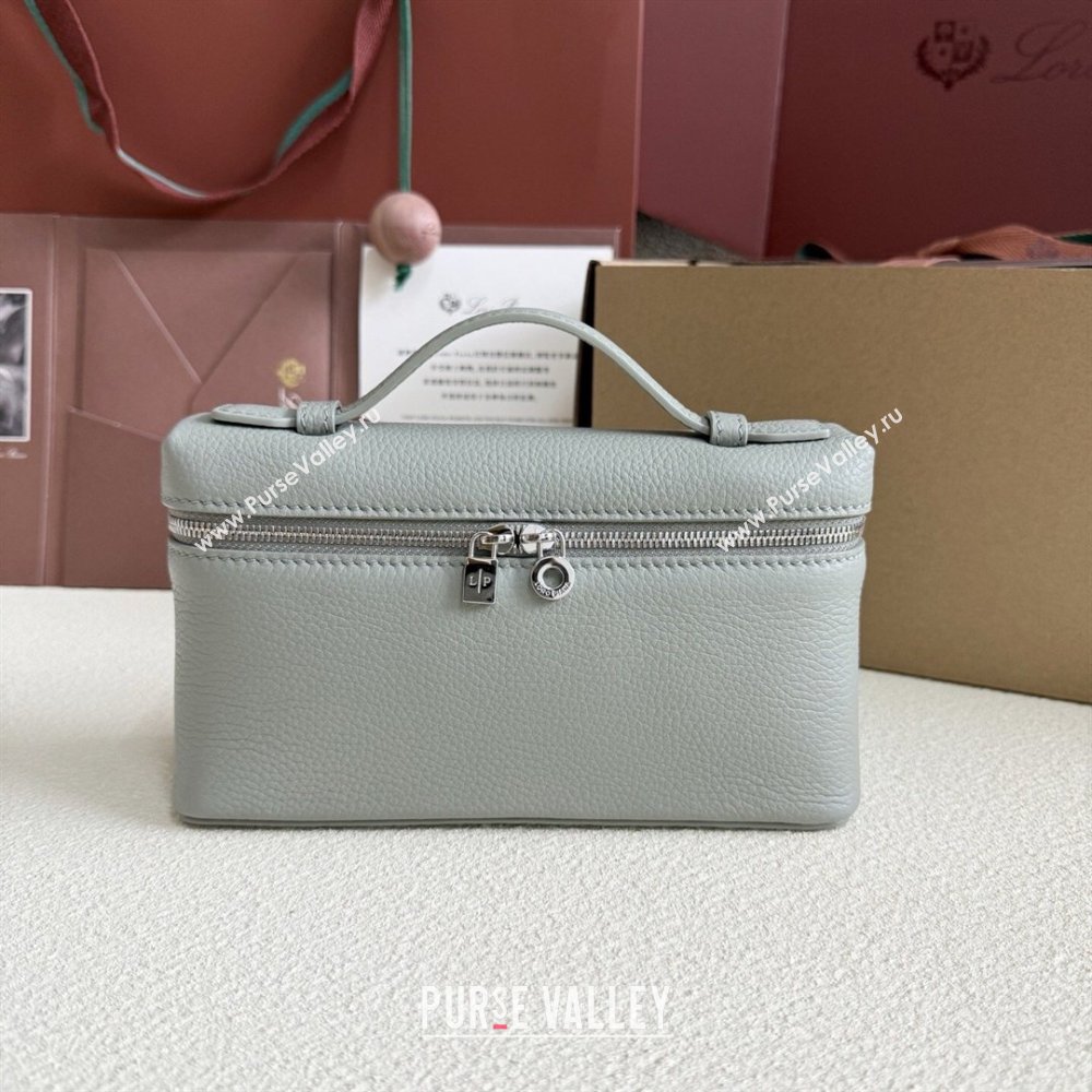 Loro Piana LP Extra Pocket Pouch L19 in Grained Leather Bean Green 2026 FAI8393 (YY-260408044)