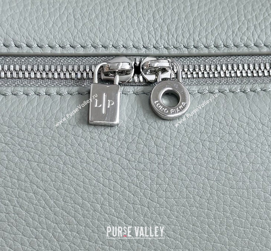 Loro Piana LP Extra Pocket Pouch L19 in Grained Leather Bean Green 2026 FAI8393 (YY-260408044)