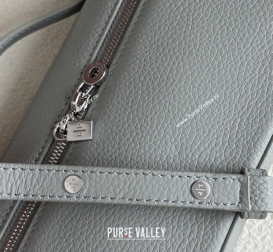 Loro Piana LP Extra Pocket Pouch L19 in Grained Leather Bean Green 2026 FAI8393 (YY-260408044)