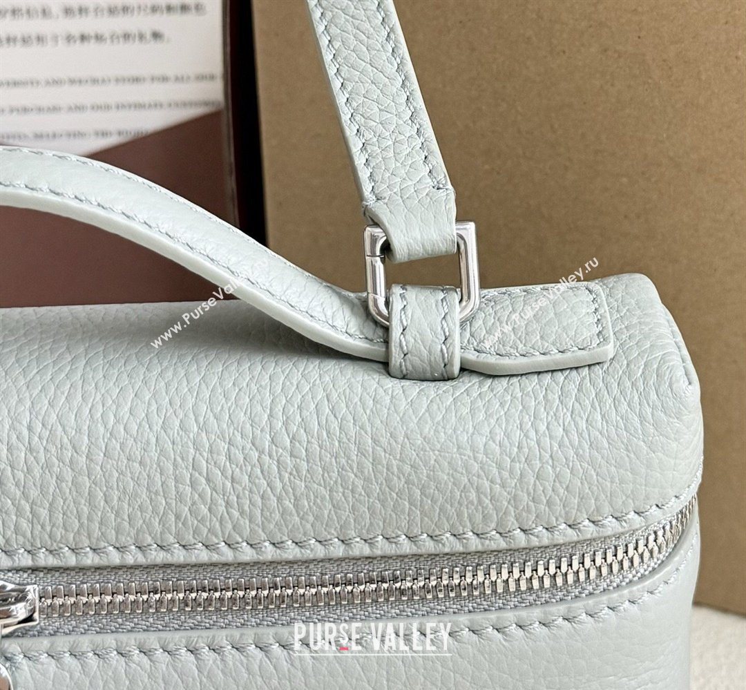 Loro Piana LP Extra Pocket Pouch L19 in Grained Leather Bean Green 2026 FAI8393 (YY-260408044)