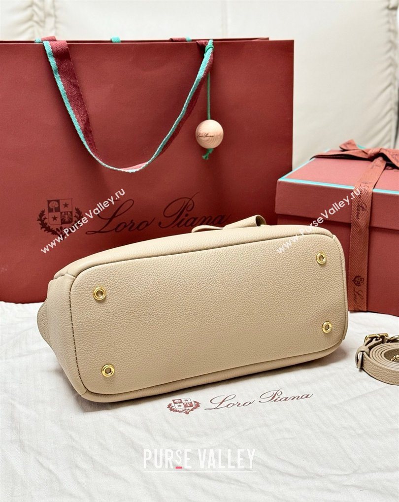 Loro Piana LP Small Needle bag in Grained Leather Light Mastic 2026 (BF-260408080)