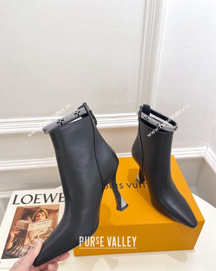 Louis Vuitton Calf Leather Ankle Boot 9.5cm with Crystal Ankle Strap Black 2023 LV101205 (MD-231012128)