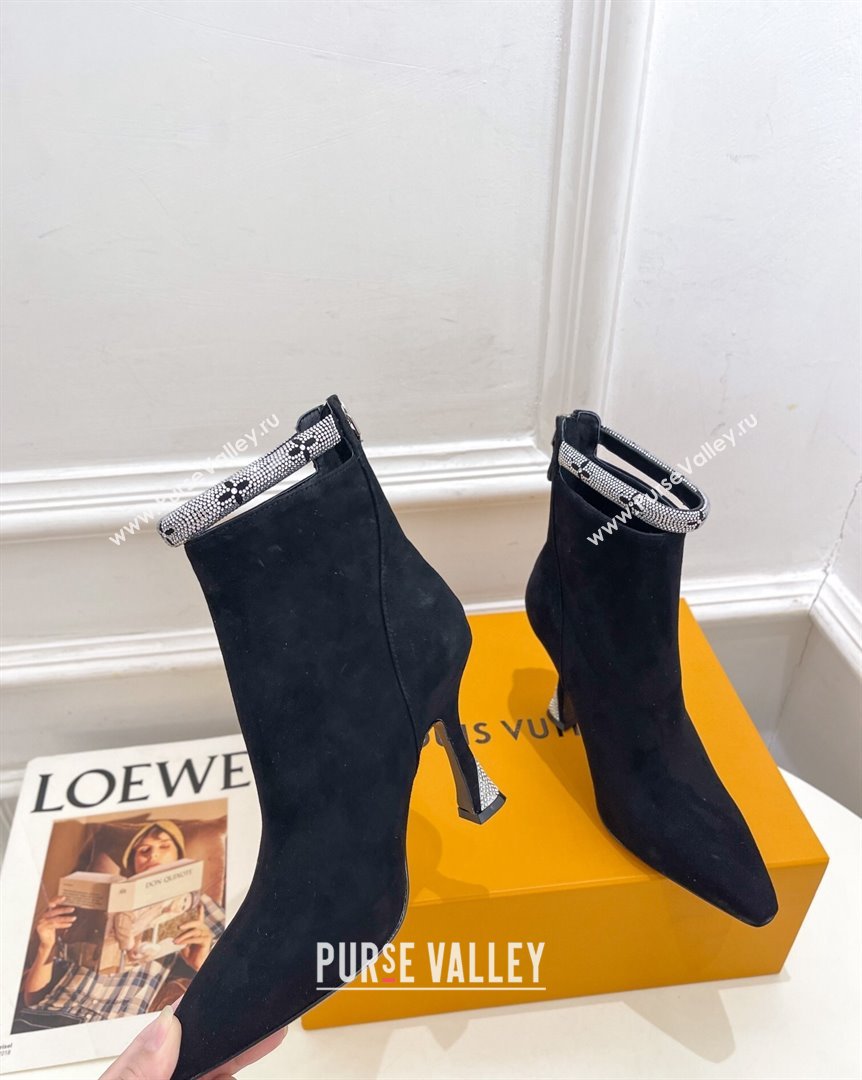 Louis Vuitton Suede Ankle Boot 9.5cm with Crystal Ankle Strap Black 2023 LV101205 (MD-231012130)
