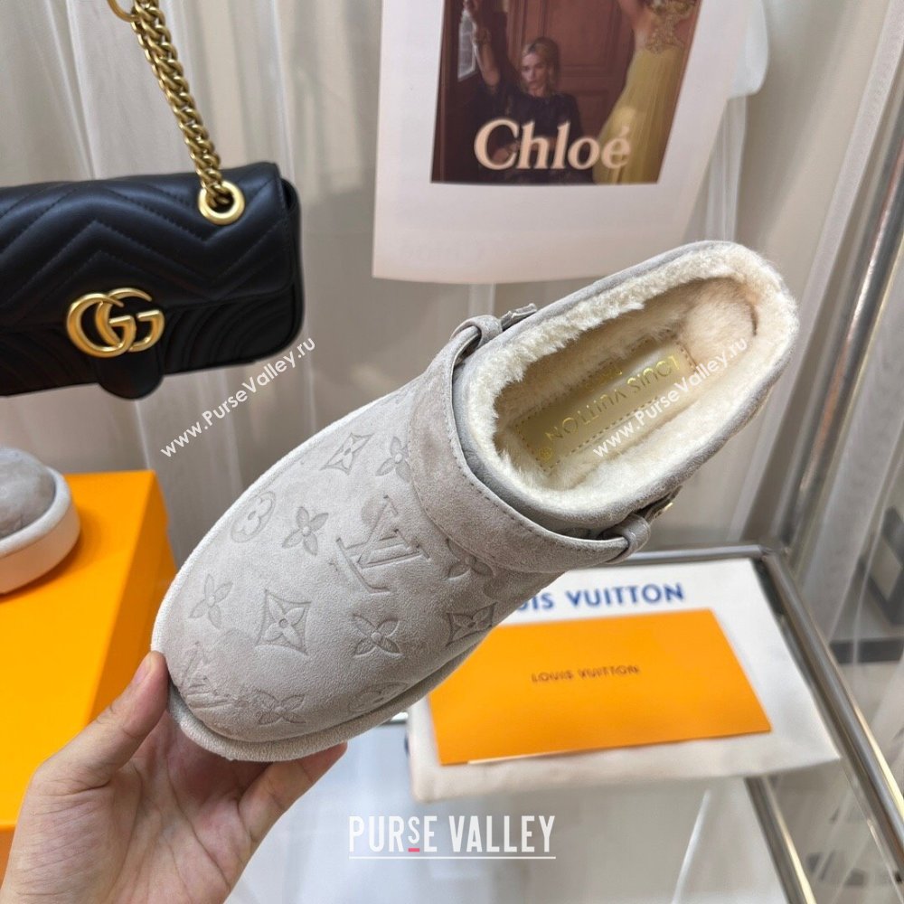 Louis Vuitton Aspen Platform Clog Mules in Monogram Suede and Shearling Light Grey 2023 1ACHW3 (KL-231204061)