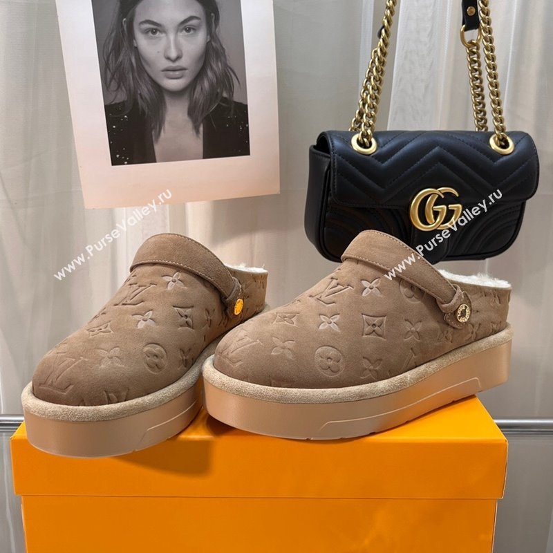 Louis Vuitton Aspen Platform Clog Mules in Monogram Suede and Shearling Light Brown 2023 1ACHW3 (KL-231204062)