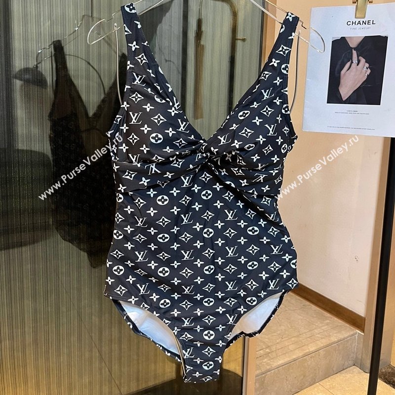Louis Vuitton One Piece Swimwear Black/White 3 2024 0306 (XMN-240306066)