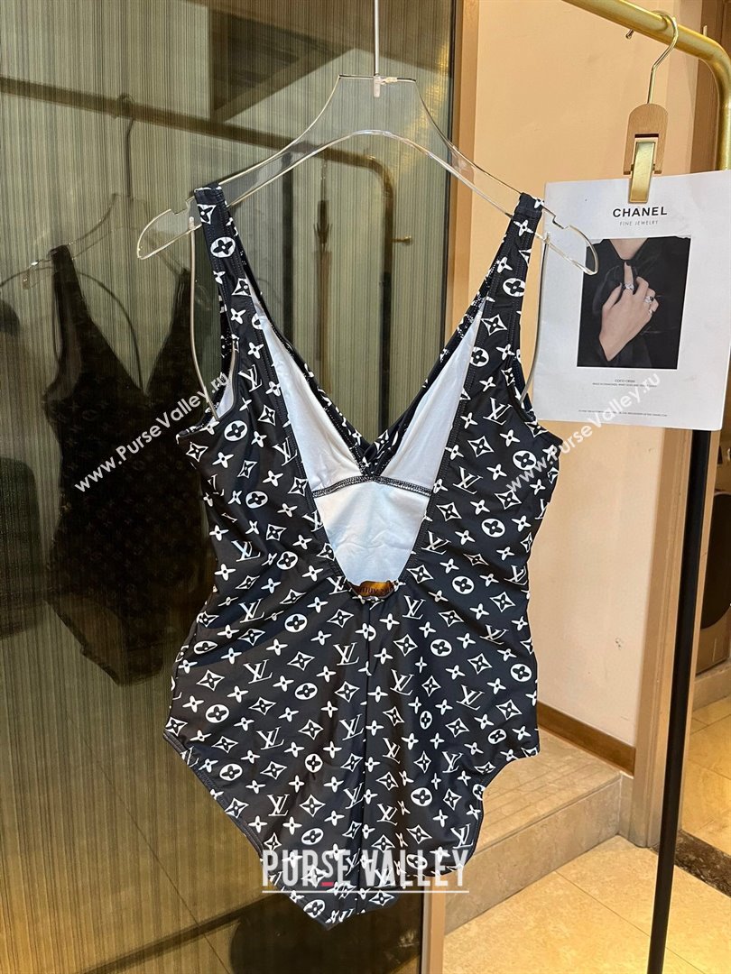 Louis Vuitton One Piece Swimwear Black/White 3 2024 0306 (XMN-240306066)