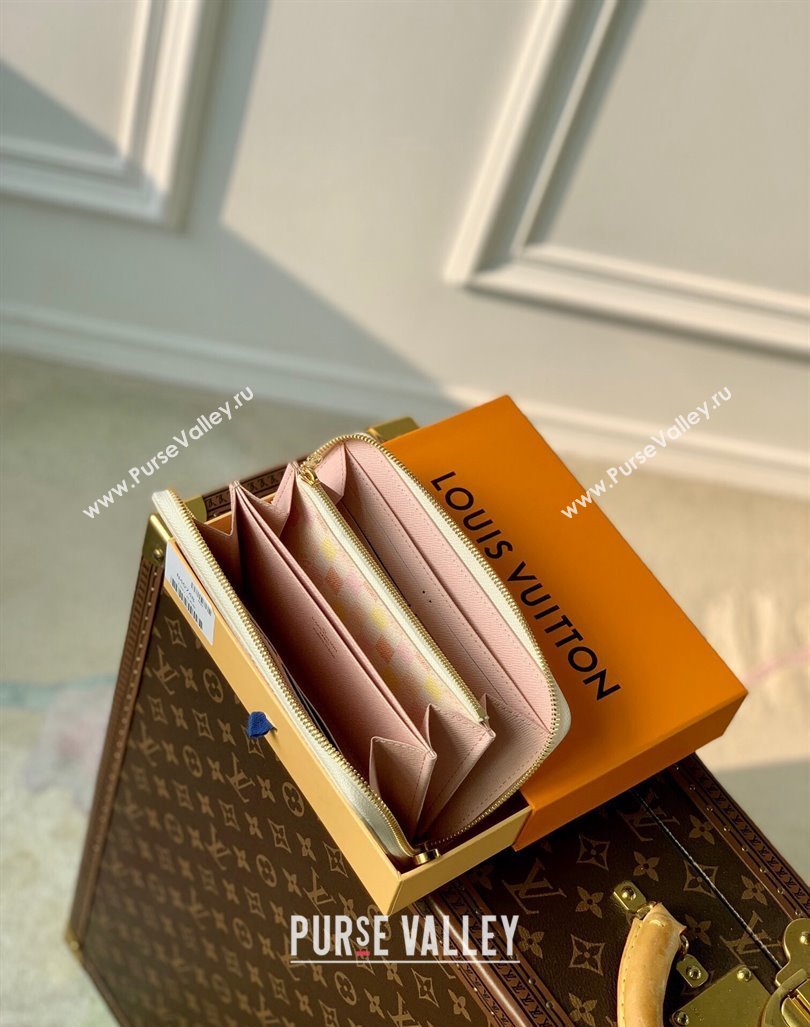 Louis Vuitton Zippy Wallet in Damier Giant Canvas N40748 Peach Pink 2024 (KI-240412095)