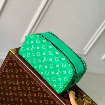 Louis Vuitton Dopp Kit Clutch M31013 Green 2024 (KI-240413049)
