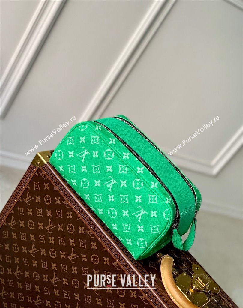 Louis Vuitton Dopp Kit Clutch M31013 Green 2024 (KI-240413049)