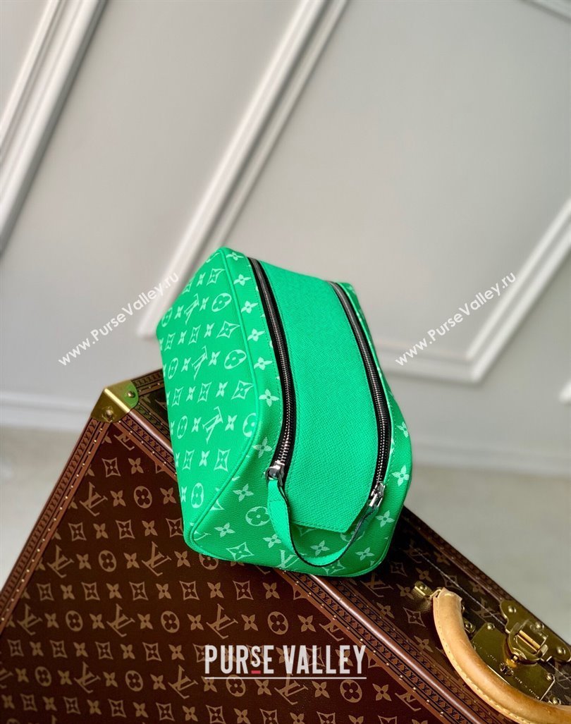 Louis Vuitton Dopp Kit Clutch M31013 Green 2024 (KI-240413049)