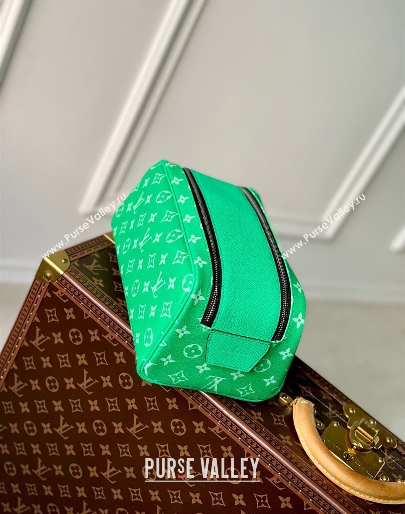 Louis Vuitton Dopp Kit Clutch M31013 Green 2024 (KI-240413049)