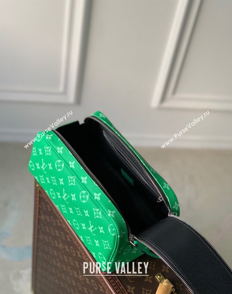 Louis Vuitton Dopp Kit Clutch M31013 Green 2024 (KI-240413049)