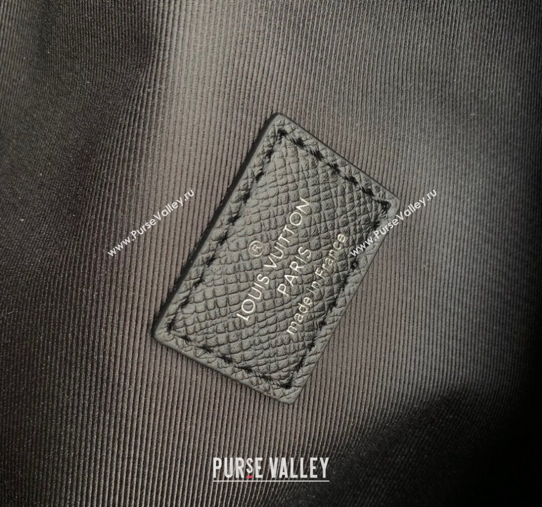 Louis Vuitton Mens Discovery Backpack bag in Taiga Leather and Monogram Canvas M31033 Black 2024 (KI-240413059)