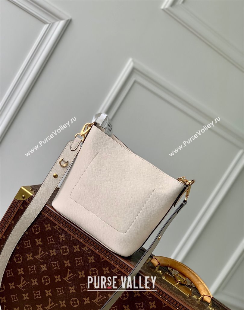 Louis Vuitton Lock and Walk Bucket Bag in Grained Leather M24638 White 2024 (KI-240412027)