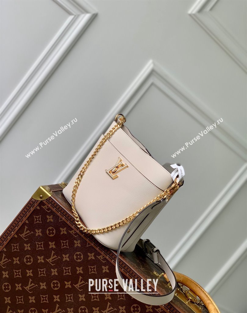 Louis Vuitton Lock and Walk Bucket Bag in Grained Leather M24638 White 2024 (KI-240412027)