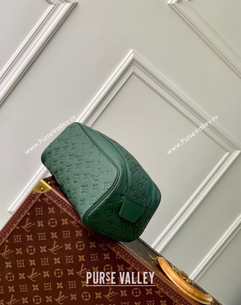 Louis Vuitton Dopp Kit Clutch in Forest Green Taurillon Monogram Leather M24442 2024 (KI-240520032)