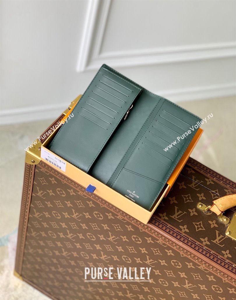 Louis Vuitton Brazza Wallet in Monogram Leather Green 2024 M69038 (KI-240626037)