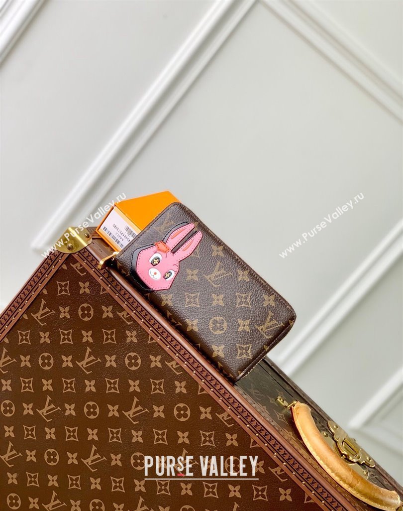 Louis Vuitton Zippy Wallet in Monogram Canvas with Pink Rabbit M83689 2024 Animal Objects (KI-240625062)