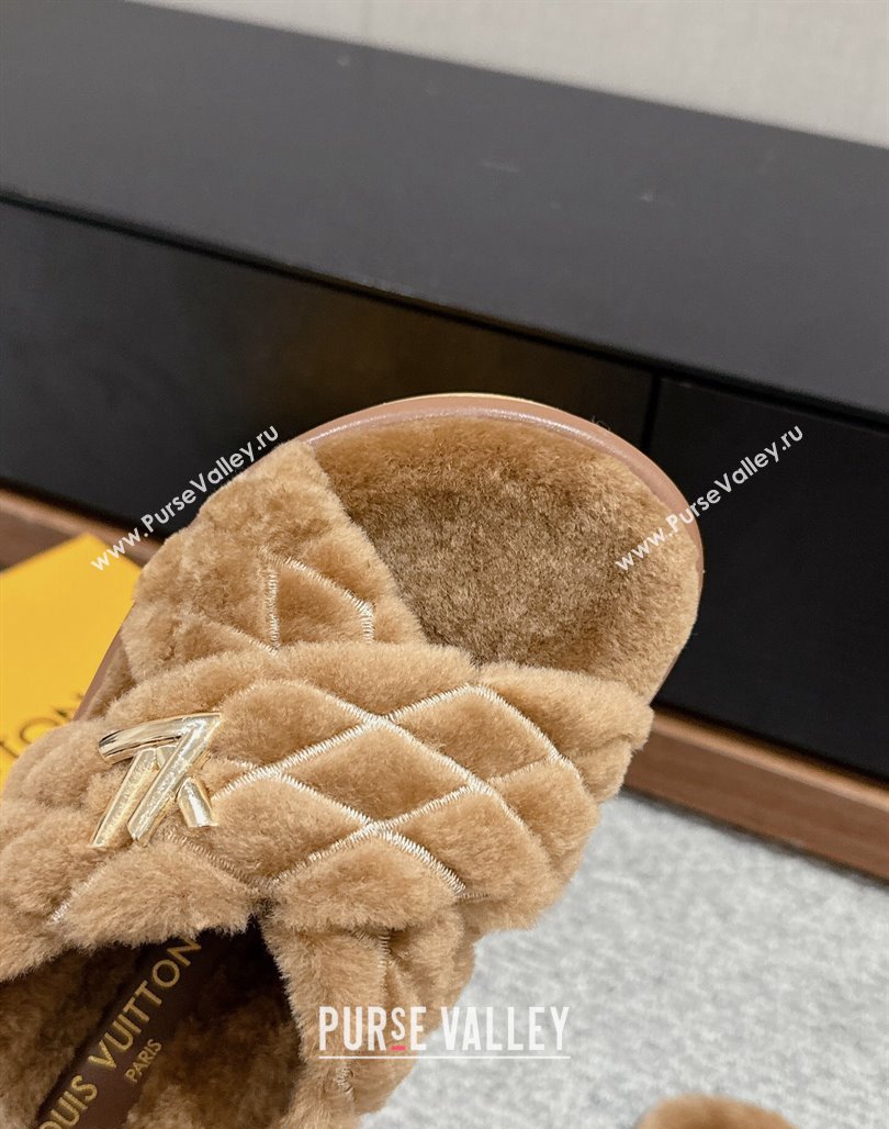 Louis Vuitton LV Bliss Comfort Flat Slides Sandals in Wool Camel Brown 2024 0703 (SS-240703082)