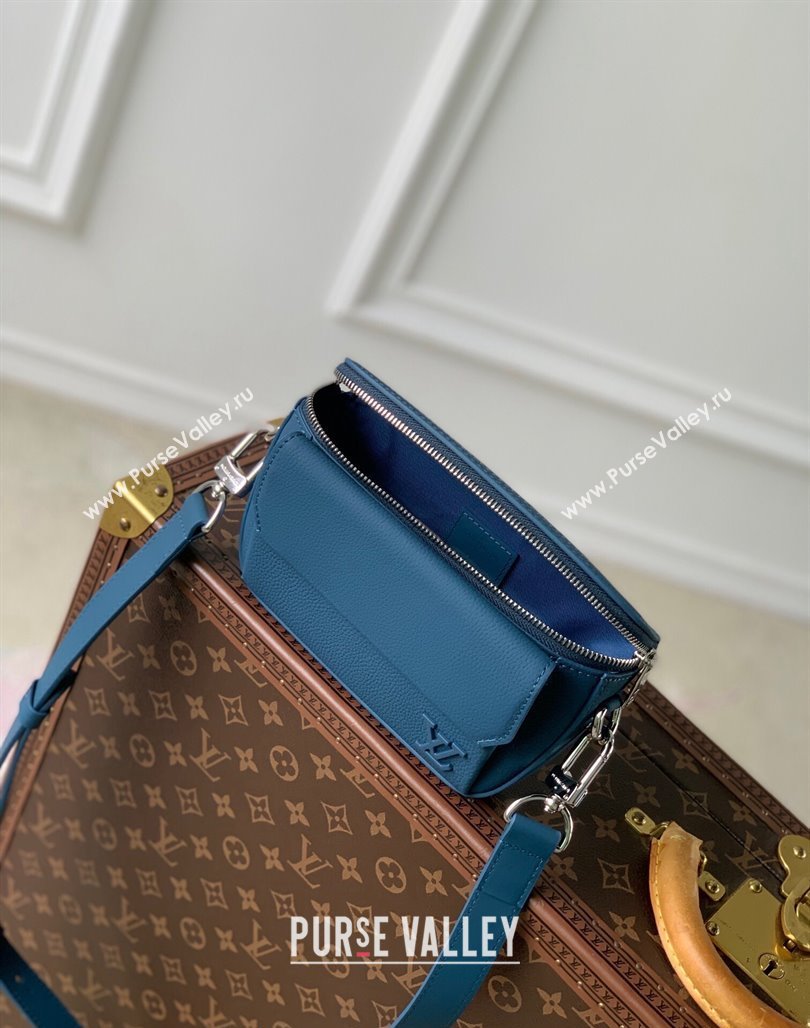 Louis Vuitton Pilot Wearable Wallet in Cowhide Leather M83560 Blue 2024 (KI-240717009)