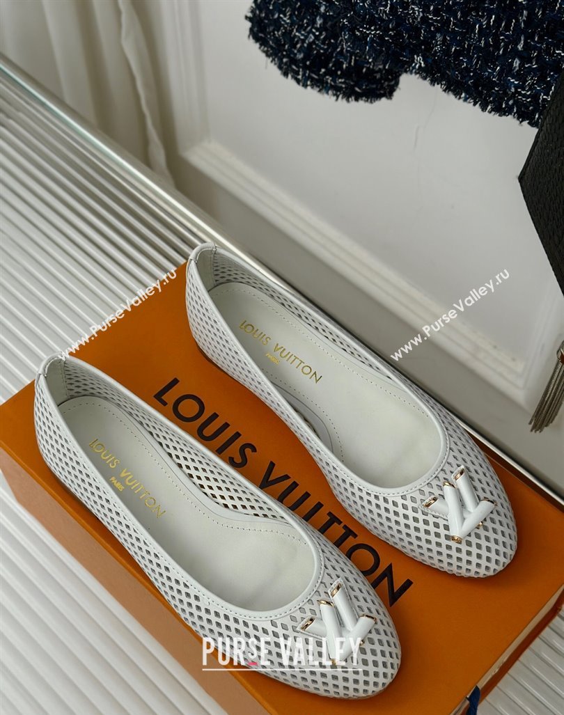 Louis Vuitton Shake Flat Ballerinas Flat in Perforated Leather White 2024 (MD-240815081)