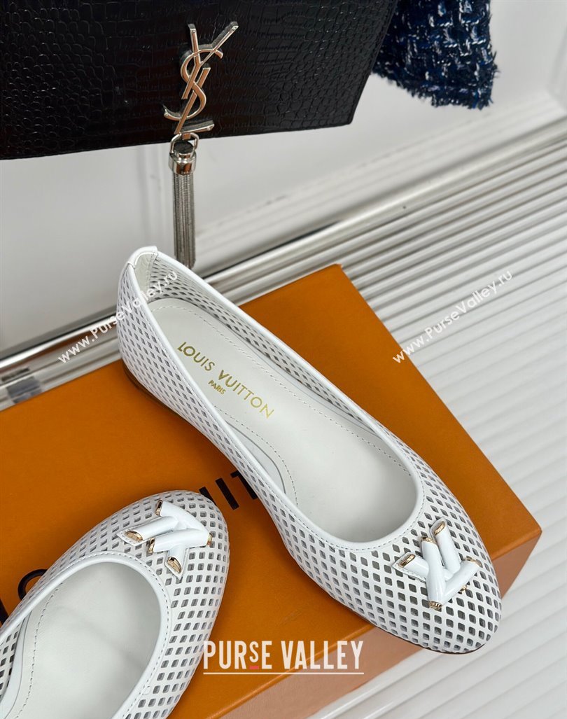 Louis Vuitton Shake Flat Ballerinas Flat in Perforated Leather White 2024 (MD-240815081)