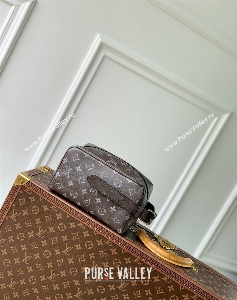 Louis Vuitton Mens Locker Dopp Kit Clutch in Black Brushed Monogram Leather 2024 M11670 (KI-240829008)